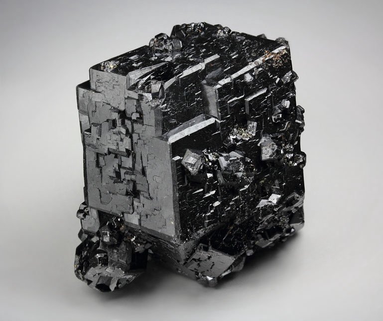 GARNET var. ANDRADITE var. MELANITE