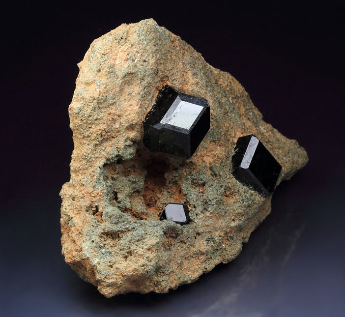 GARNET var. ANDRADITE var. MELANITE