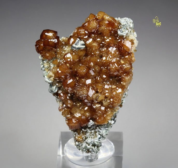 gemmy GARNET var. HESSONITE, CLINOCHLORE