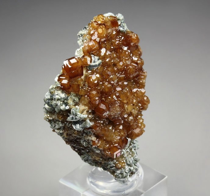 gemmy GARNET var. HESSONITE, CLINOCHLORE