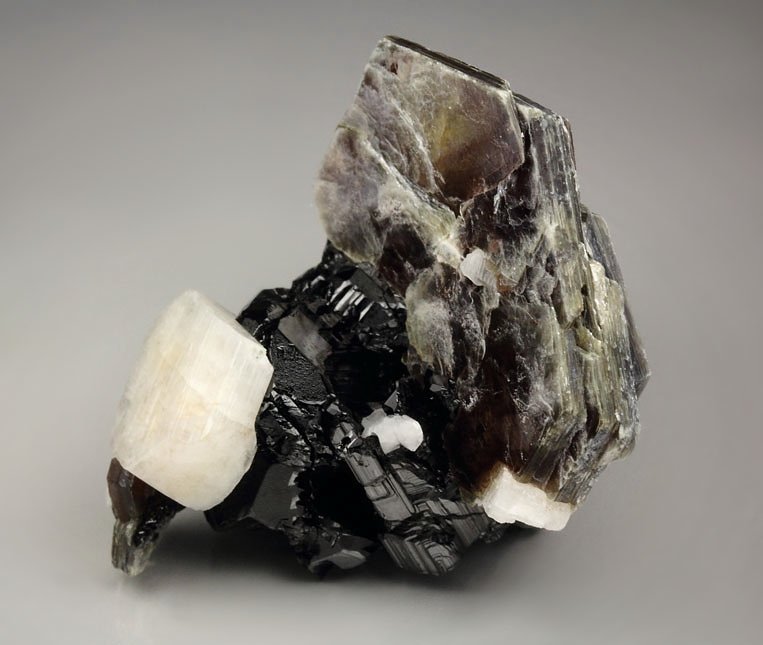 MUSCOVITE, TOURMALINE, ALBITE