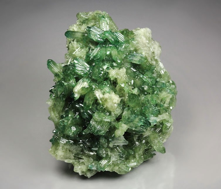 gem VESUVIANITE var. CHROMIAN