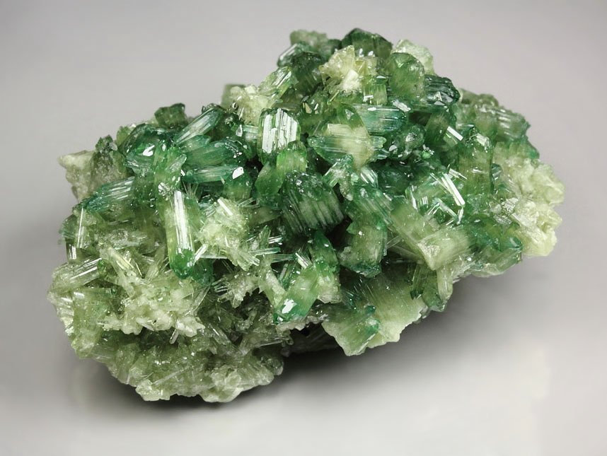 gem VESUVIANITE var. CHROMIAN