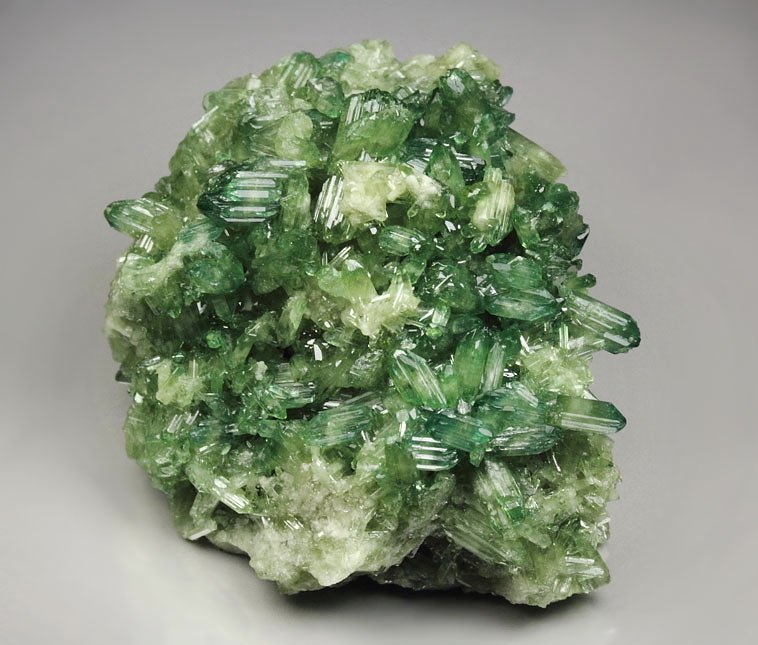 gem VESUVIANITE var. CHROMIAN