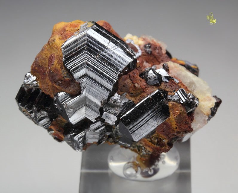 RUTILE cyclic twinning, LIMONITE