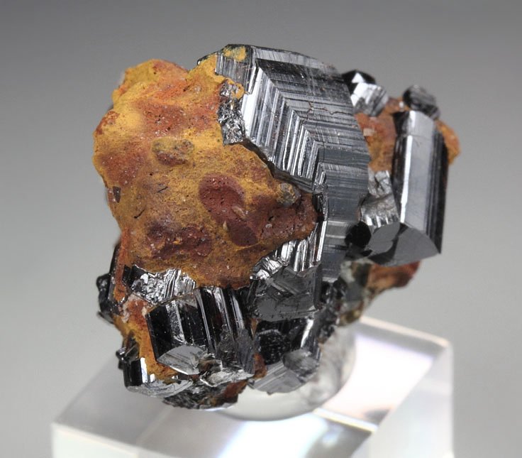 RUTILE cyclic twinning, LIMONITE