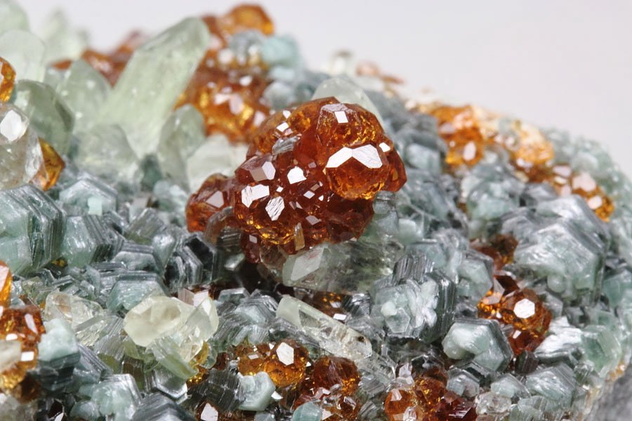 gem GARNET var. HESSONITE, DIOPSIDE, CLINOCHLORE