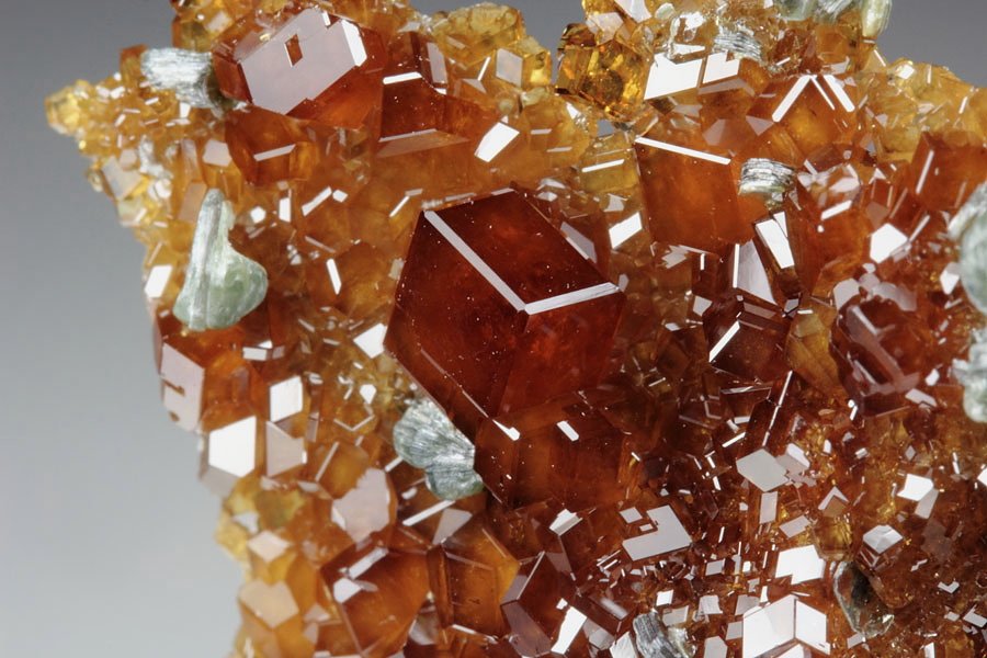 gem GARNET var. HESSONITE, CLINOCHLORE