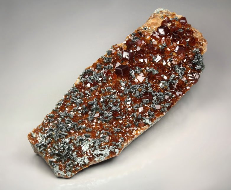 gemmy GARNET var. HESSONITE, CLINOCHLORE