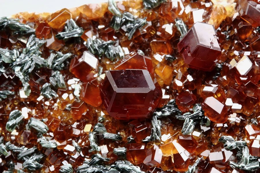 gemmy GARNET var. HESSONITE, CLINOCHLORE