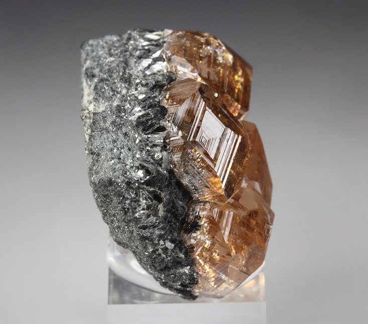 gem GARNET var. GROSSULAR