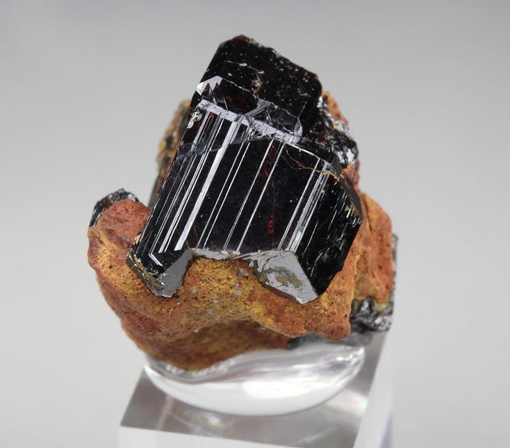 RUTILE cyclic twinning, LIMONITE