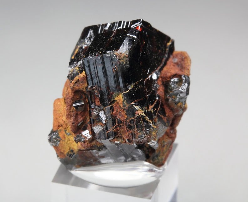 RUTILE cyclic twinning, LIMONITE