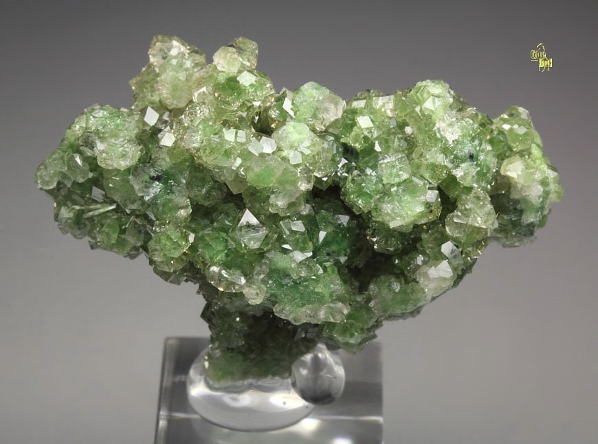 gem GARNET var. GROSSULAR with GREEN CHROMIAN PHANTOMS