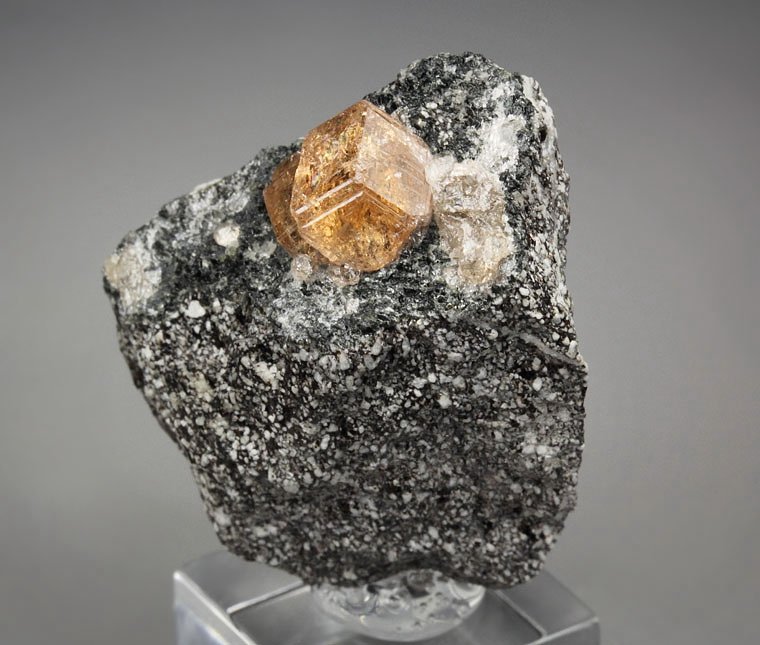 gem GARNET var. GROSSULAR