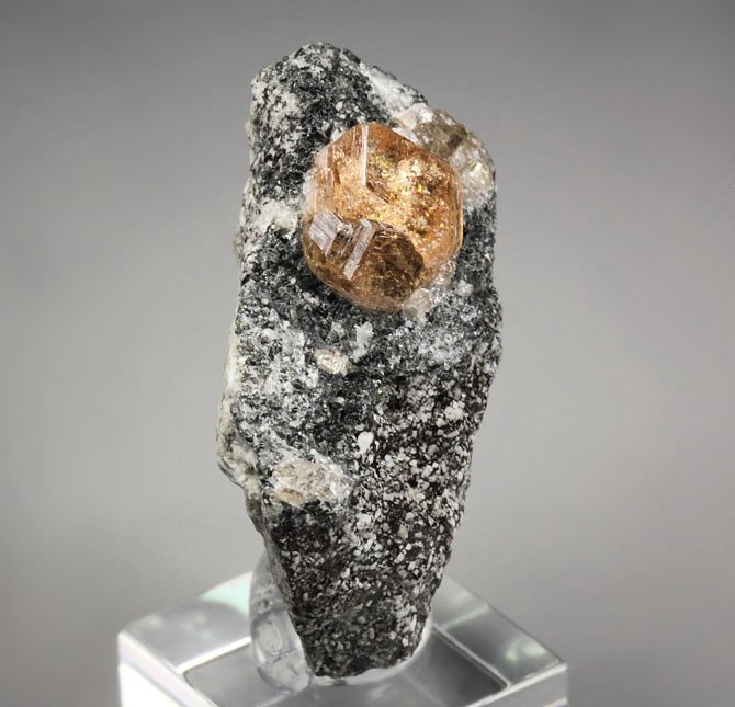 gem GARNET var. GROSSULAR