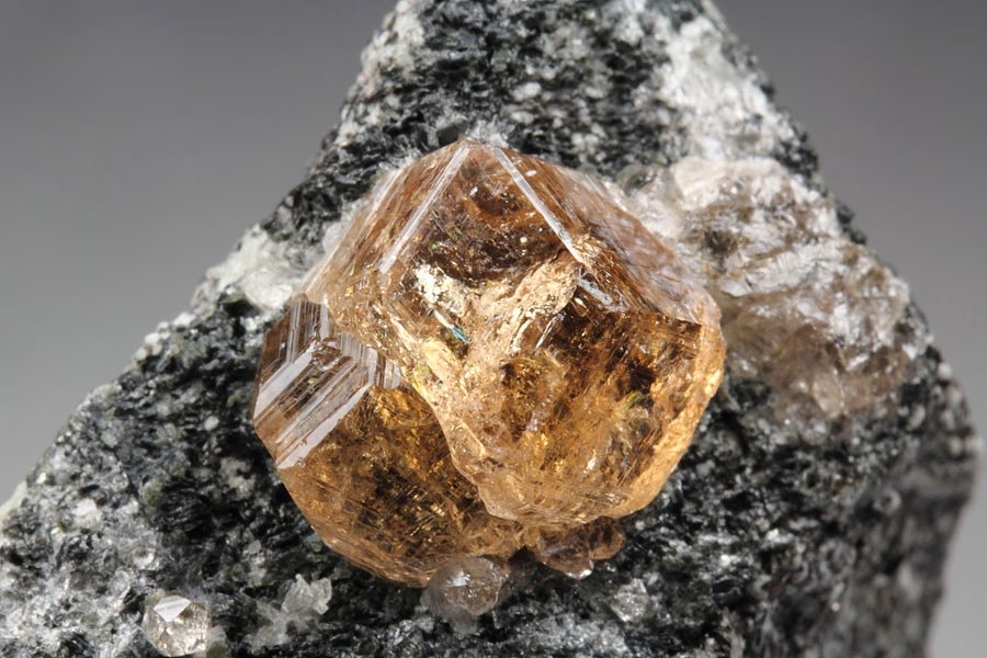 gem GARNET var. GROSSULAR