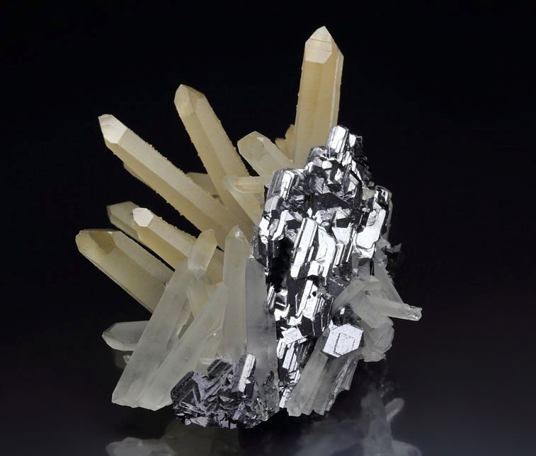 GALENA - SPINEL LAW TWIN, QUARTZ, CALCITE