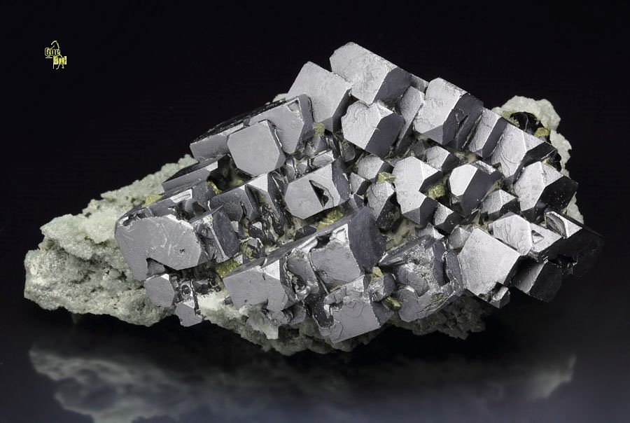 skeletal GALENA, CHALCOPYRITE, SPHALERITE, QUARTZ