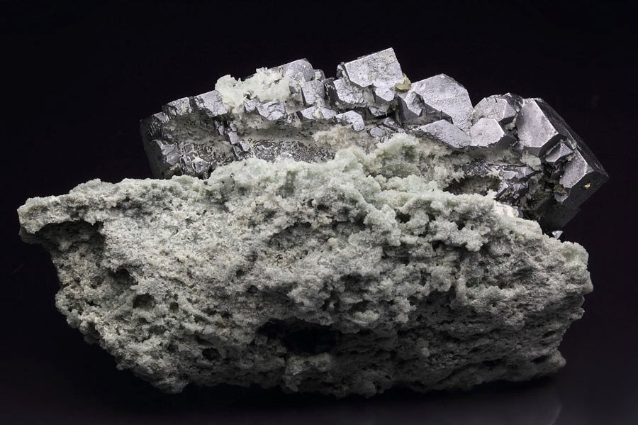 skeletal GALENA, CHALCOPYRITE, SPHALERITE, QUARTZ