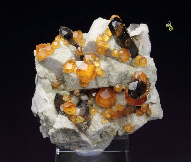 gem GARNET var. SPESSARTINE, QUARTZ var. SMOKY, MICROCLINE