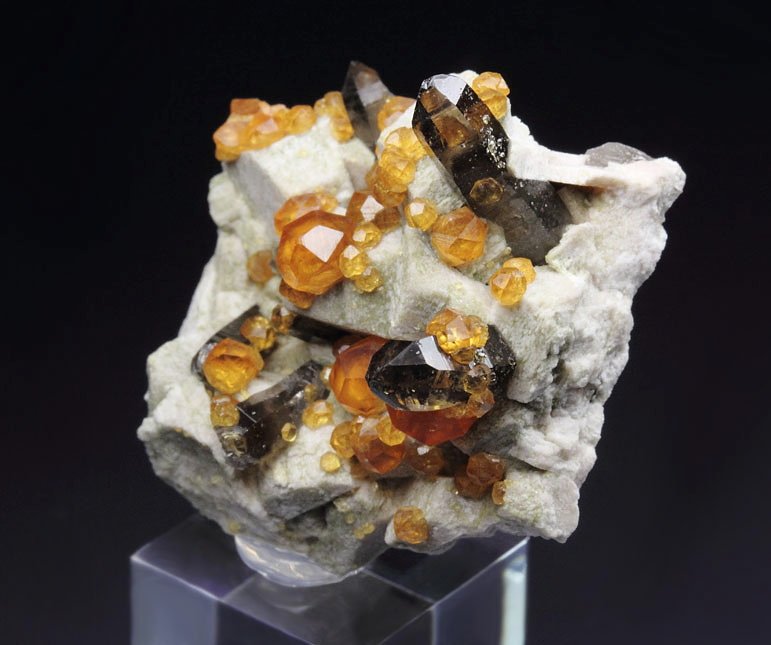 gem GARNET var. SPESSARTINE, QUARTZ var. SMOKY, MICROCLINE