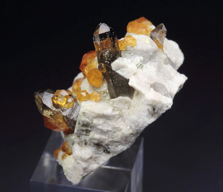 gem GARNET var. SPESSARTINE, QUARTZ var. SMOKY, MICROCLINE