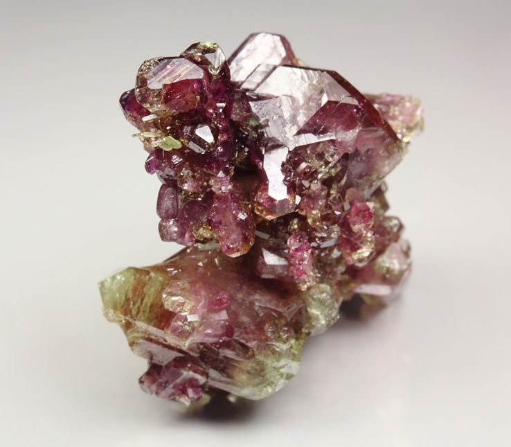 gem VESUVIANITE var. MANGANOAN