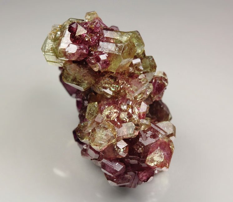 gem VESUVIANITE var. MANGANOAN