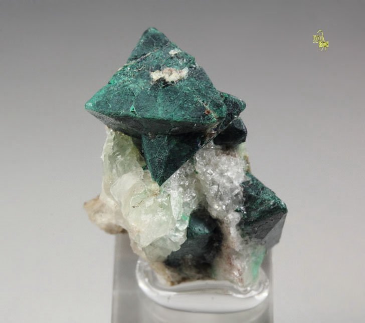 twinned TETRAHEDRITE, MALACHITE, QUARTZ