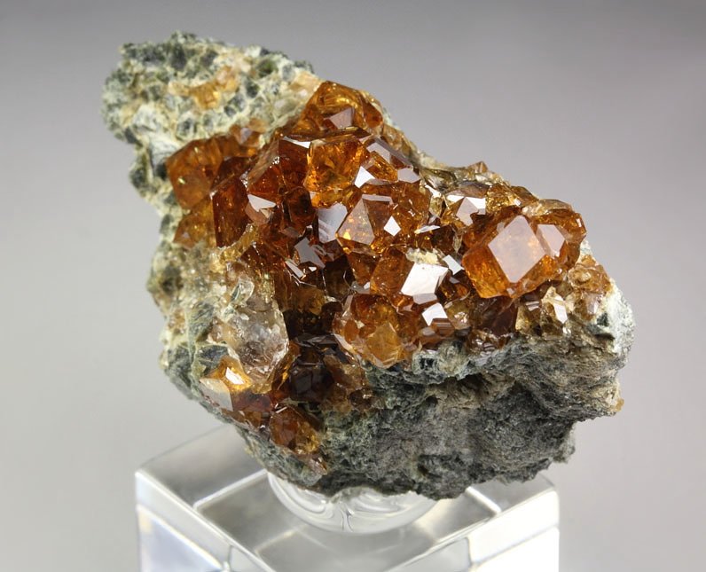 gem GARNET var. GROSSULAR