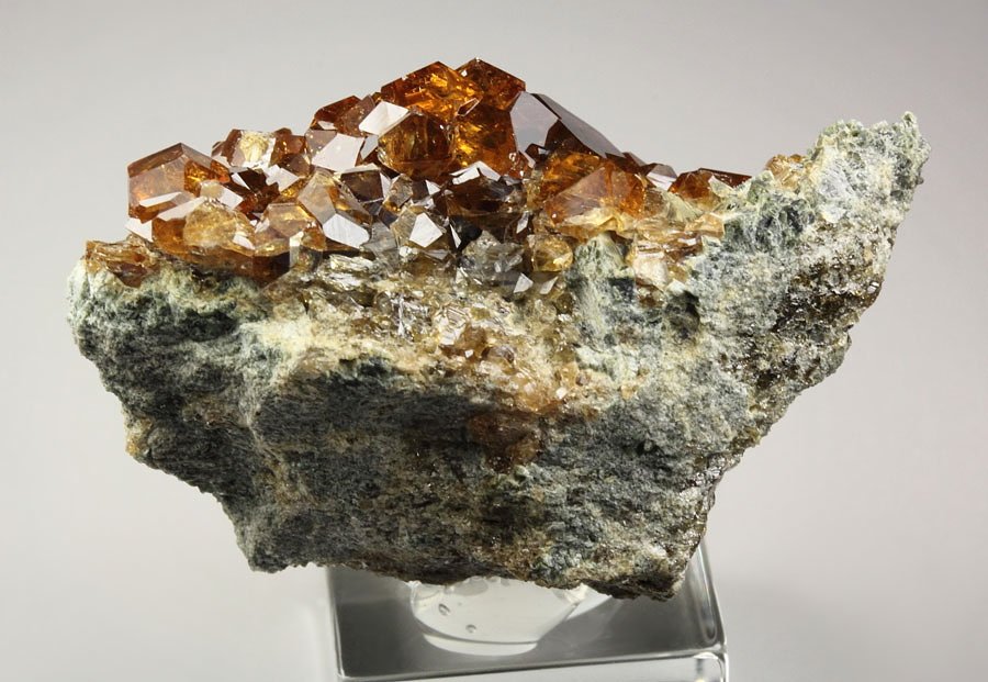 gem GARNET var. GROSSULAR