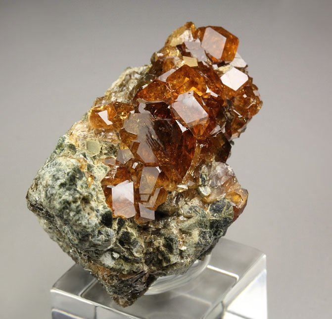 gem GARNET var. GROSSULAR