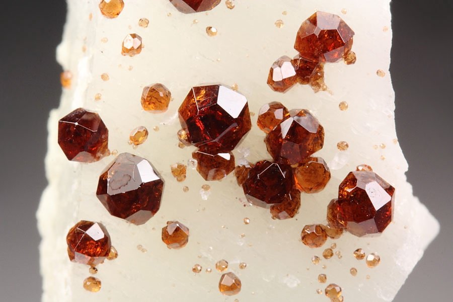 gem GARNET var. SPESSARTINE