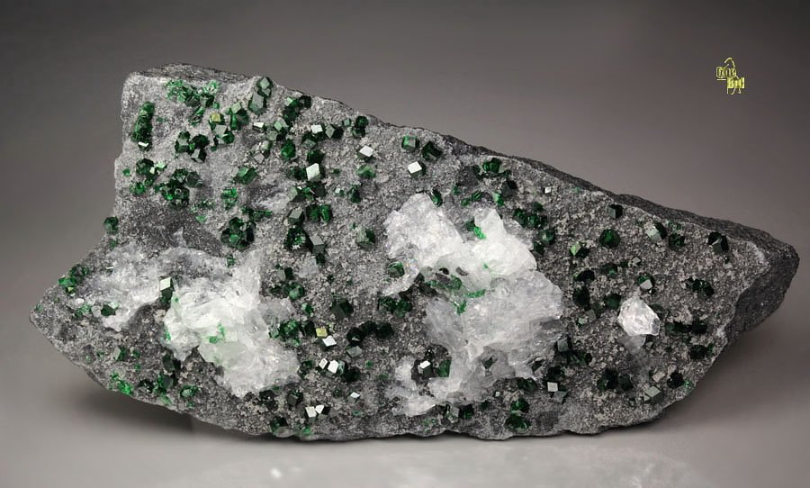 gemmy GARNET var. UVAROVITE, CALCITE