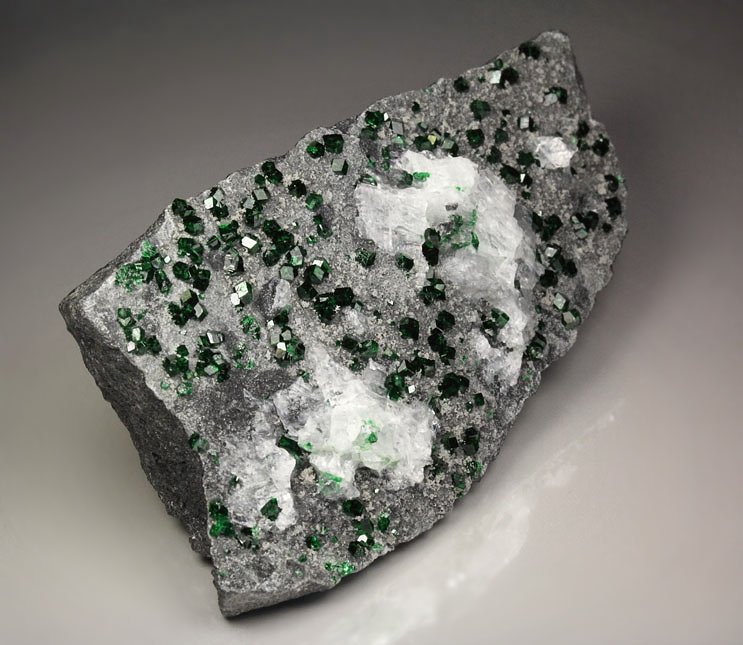 gemmy GARNET var. UVAROVITE, CALCITE