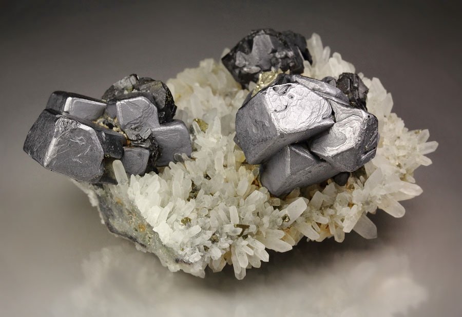 skeletal GALENA, SPHALERITE, CHALCOPYRITE, QUARTZ