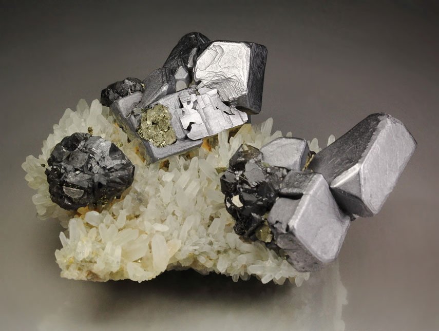 skeletal GALENA, SPHALERITE, CHALCOPYRITE, QUARTZ