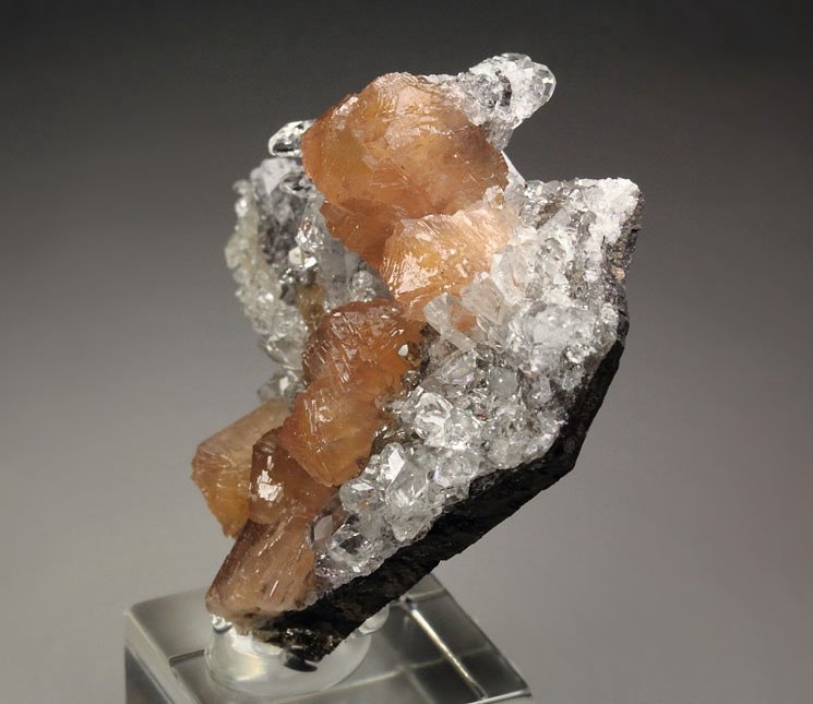 OLMIITE, QUARTZ