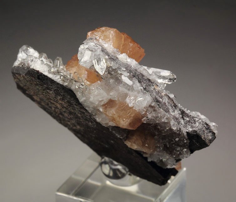 OLMIITE, QUARTZ