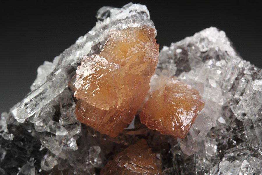 OLMIITE, QUARTZ