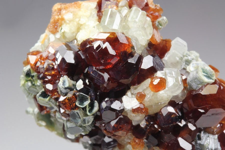 gem GARNET var. HESSONITE, DIOPSIDE, CLINOCHLORE