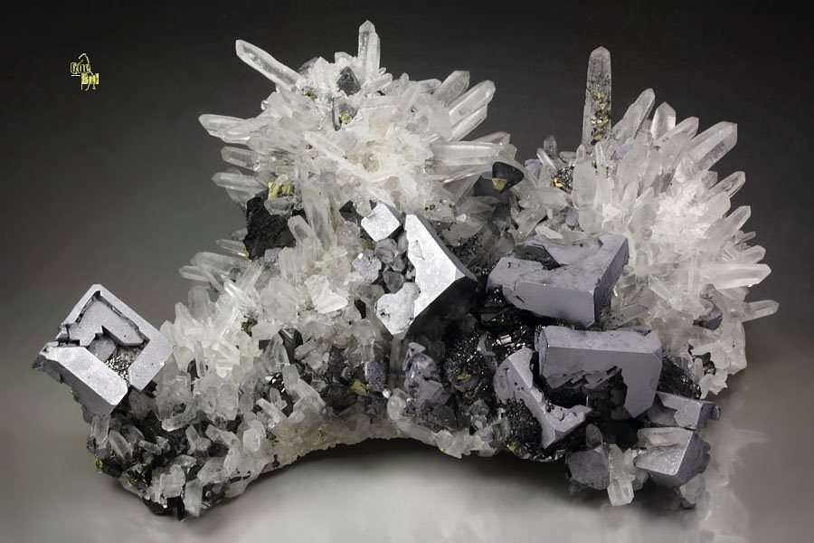 skeletal GALENA, SPHALERITE, CHALCOPYRITE, QUARTZ