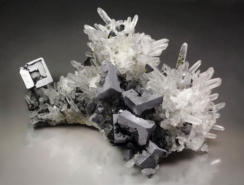 skeletal GALENA, SPHALERITE, CHALCOPYRITE, QUARTZ