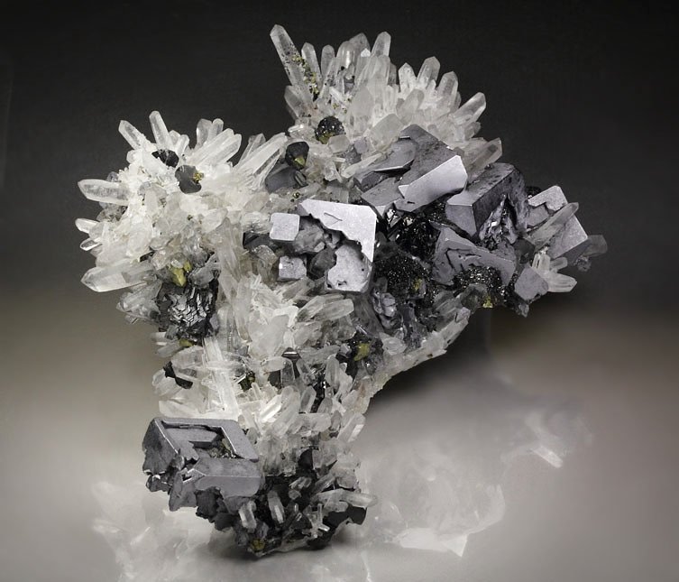 skeletal GALENA, SPHALERITE, CHALCOPYRITE, QUARTZ