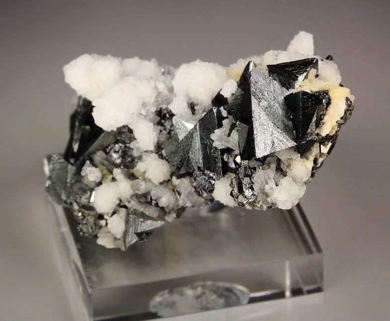 twinned TETRAHEDRITE, CALCITE, PYRITE, QUARTZ