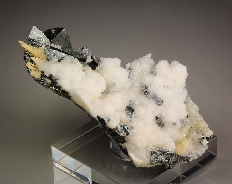 twinned TETRAHEDRITE, CALCITE, PYRITE, QUARTZ