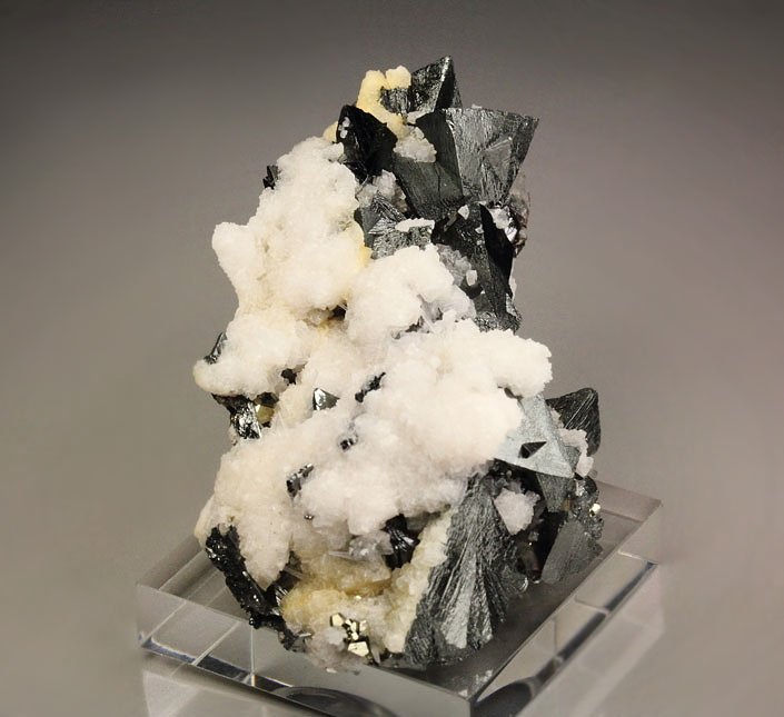 twinned TETRAHEDRITE, CALCITE, PYRITE, QUARTZ