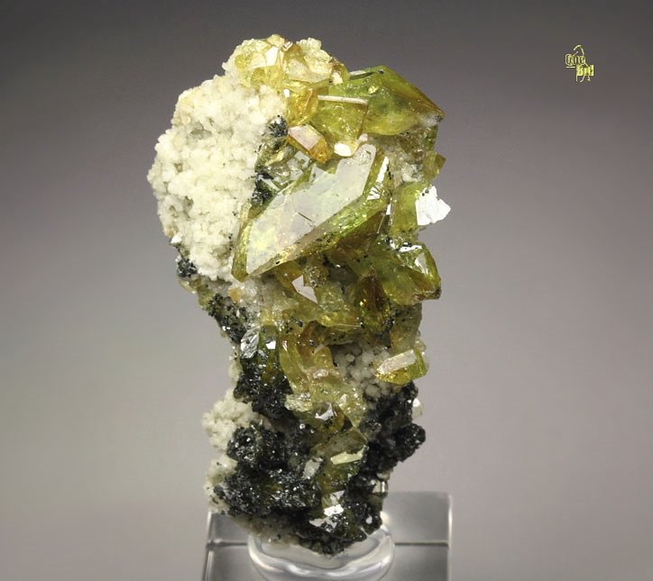 gem TITANITE twinned, K FELDSPAR var. ADULARIA, CLINOCHLORE