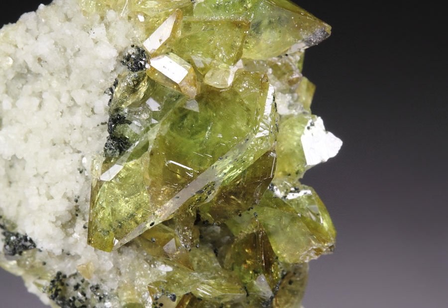 gem TITANITE twinned, K FELDSPAR var. ADULARIA, CLINOCHLORE